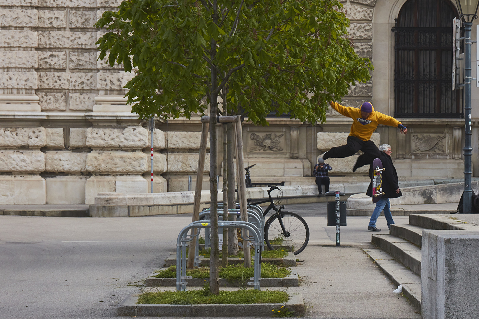 Skatebord verloren, Landung wie Katze auf allen vier.