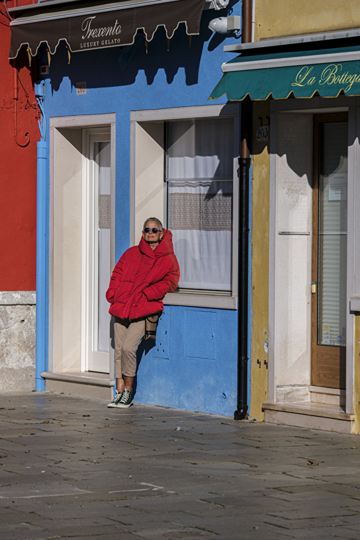 Frau in rot