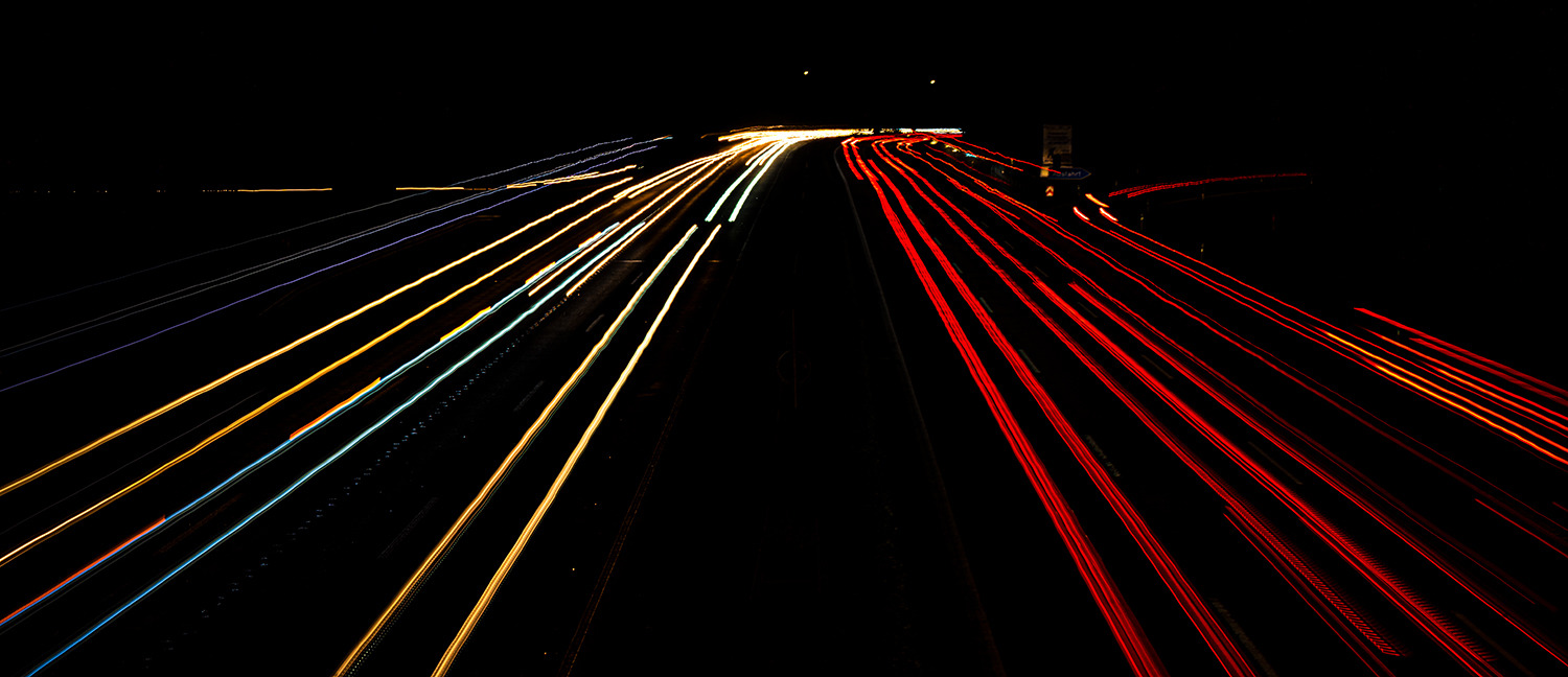 Autobahn bei Nacht