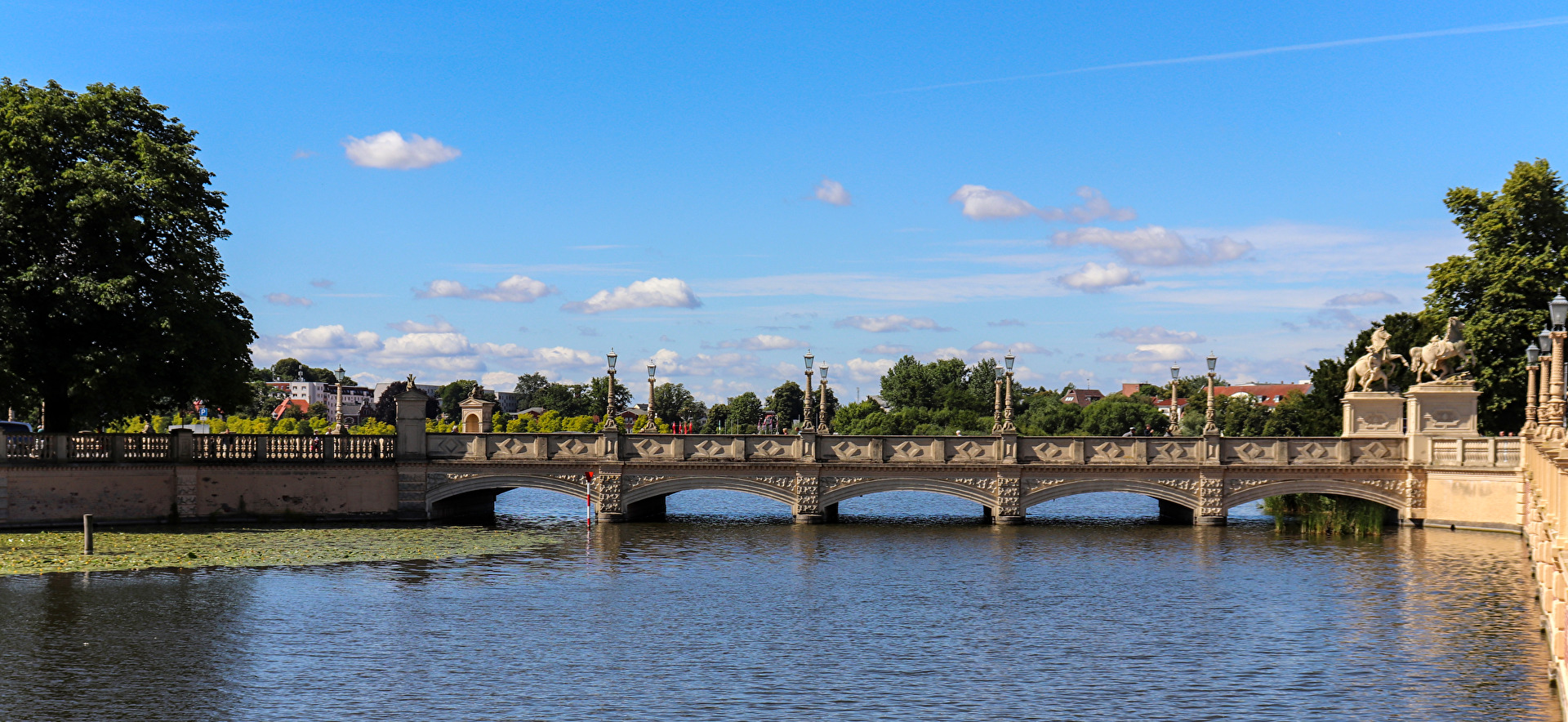 Brücke - Eingangsportal zum Schweriner Schloss