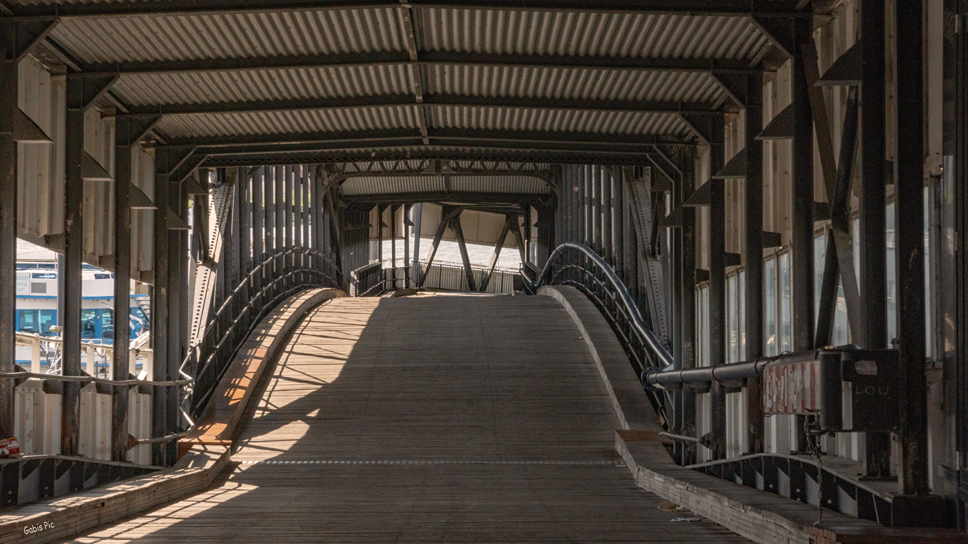 Überseebrücke in Hamburg