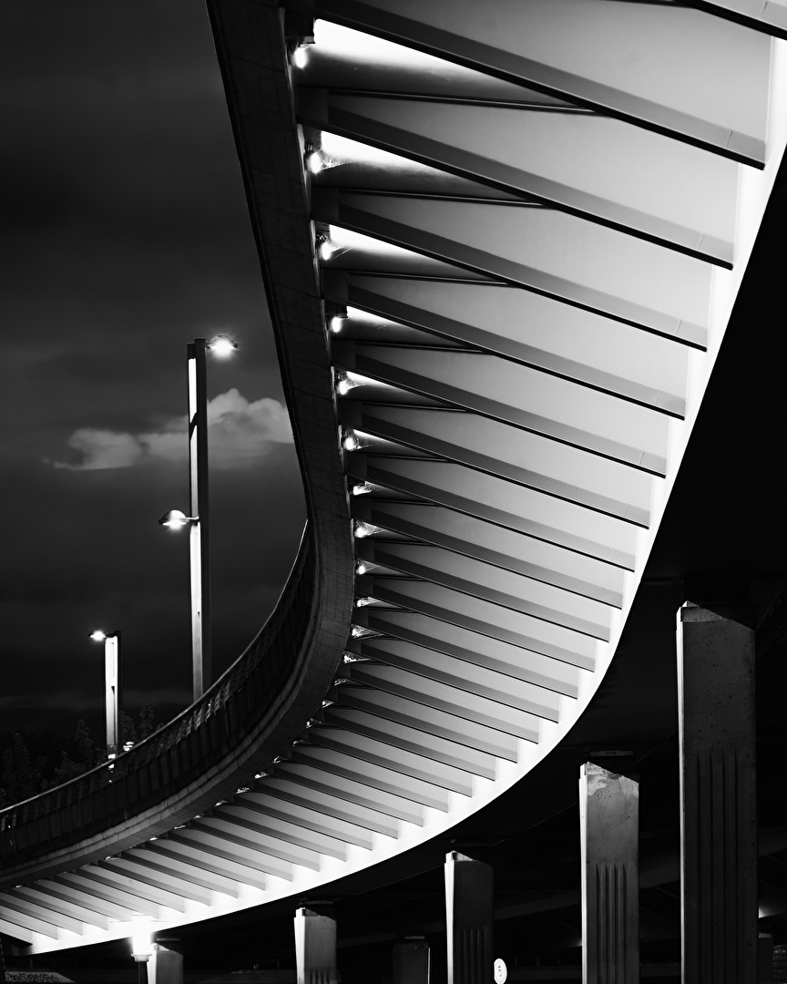 Brücke bei Nacht