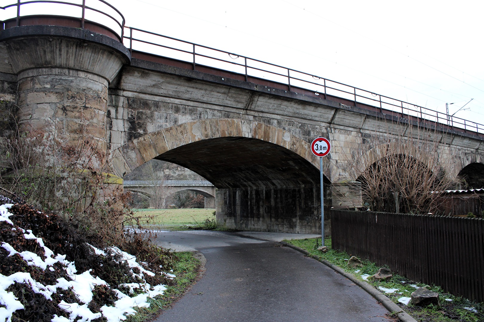 Durch die erste Brücke