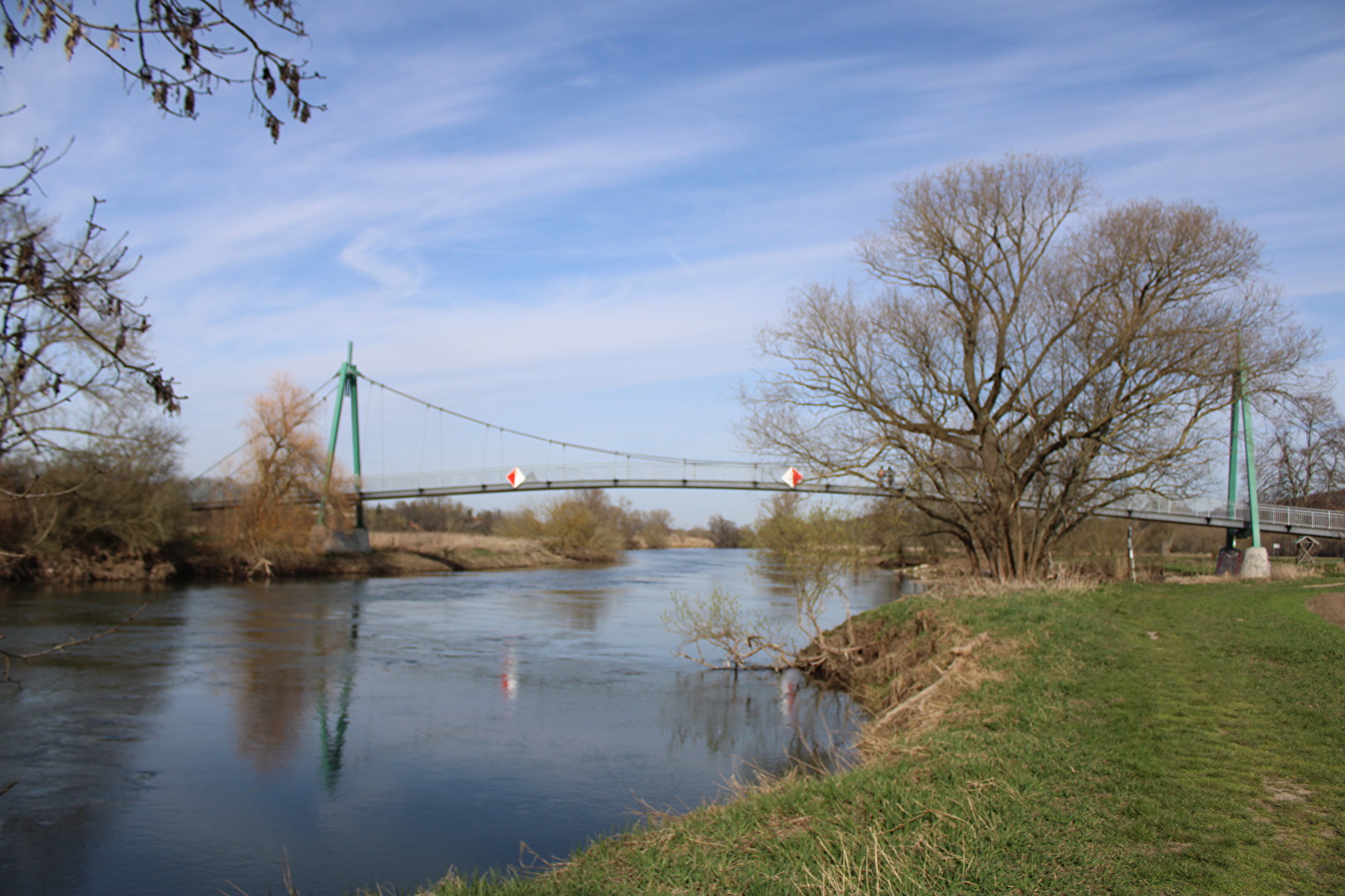 Fußgängerbrücke über die Saale bei Leißling