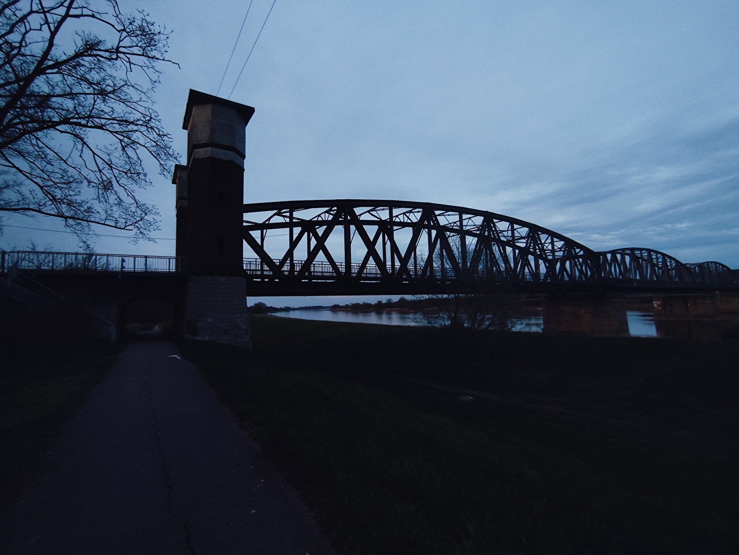 Barbyer Elbbrücke am Abend