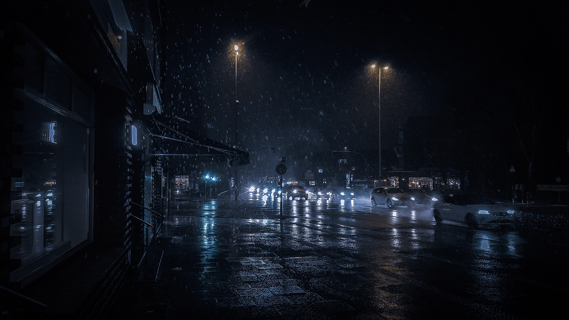 Regnerische Straße bei Nacht in Hamburg