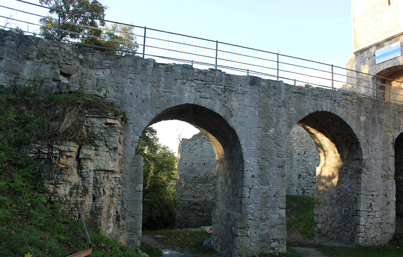 Brücke über den Halsgraben