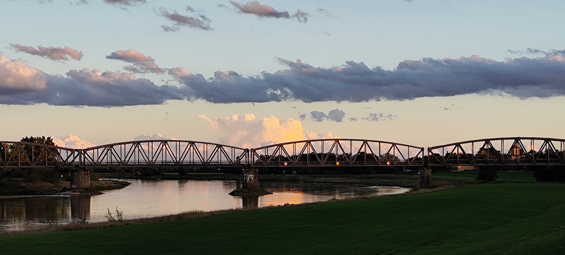 Barbyer Elbbrücke am Abend