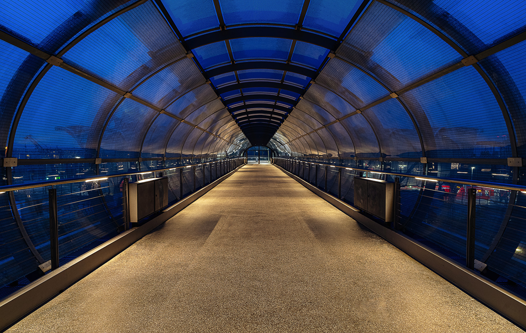 Skywalk der U sowie der S Bahnstation Elbbrücken
