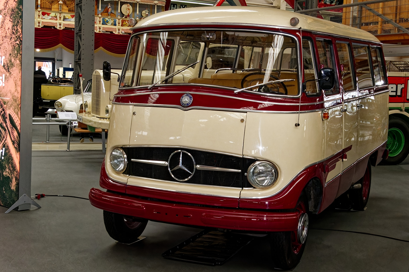 Mercedes Benz Bus