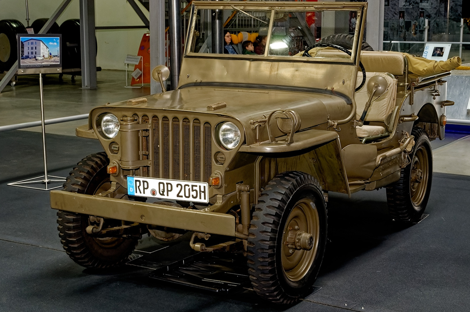 Willys Overland Hotchkiss M 201