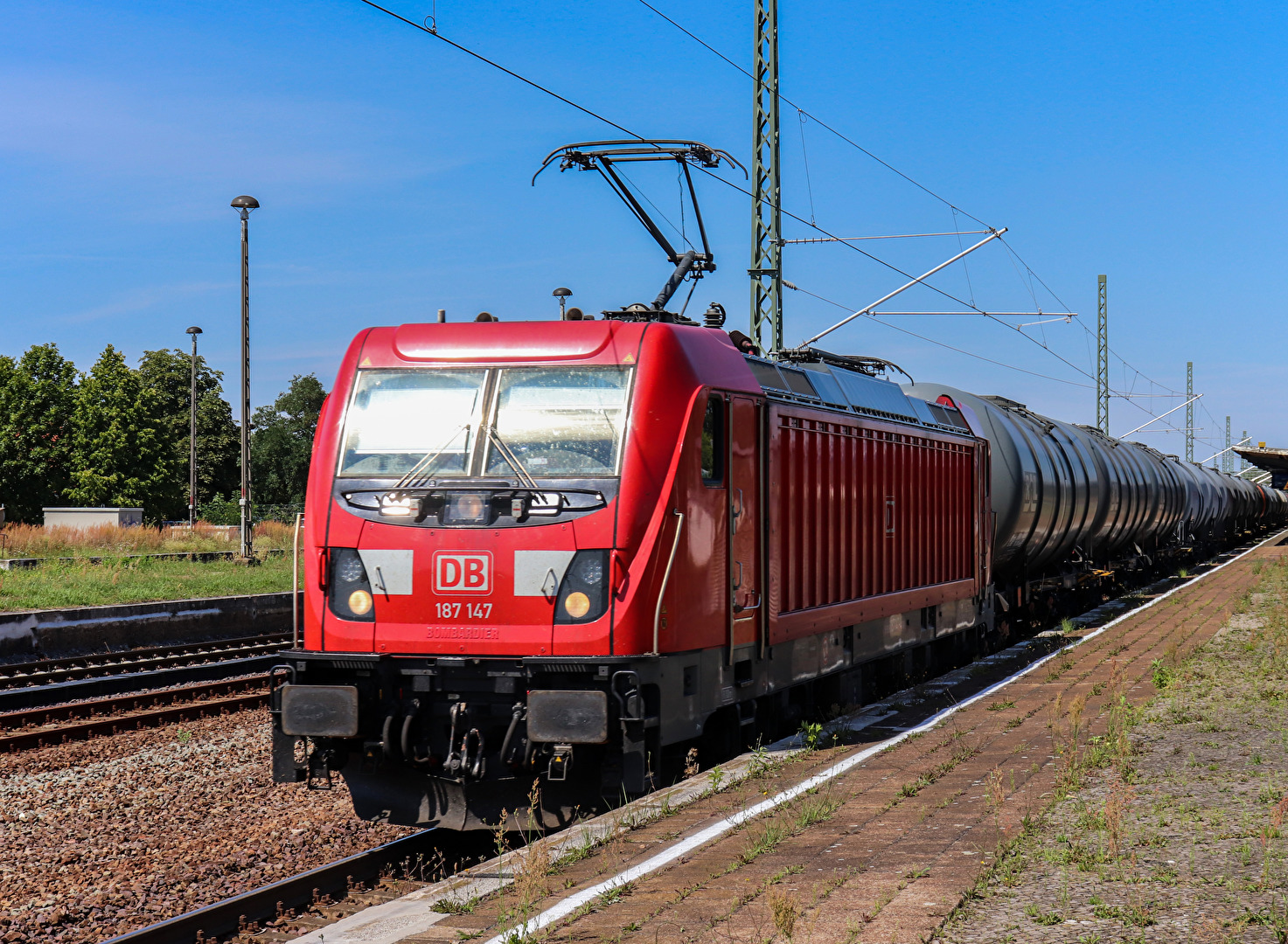 Er will nicht fotografiert werden, deshalb die Sonnenblende soweit unten