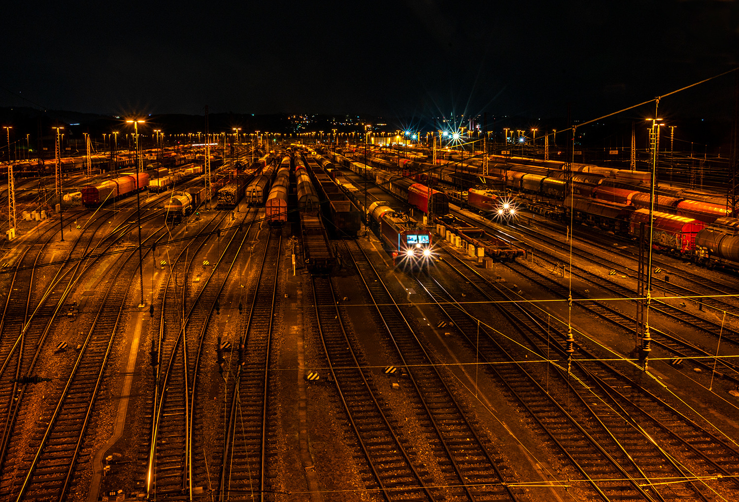 Güterbahnhof bei Nacht