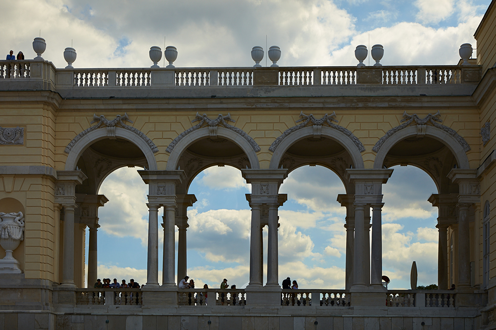 Wolken, Gloriette Gang zum Kaffeehaus