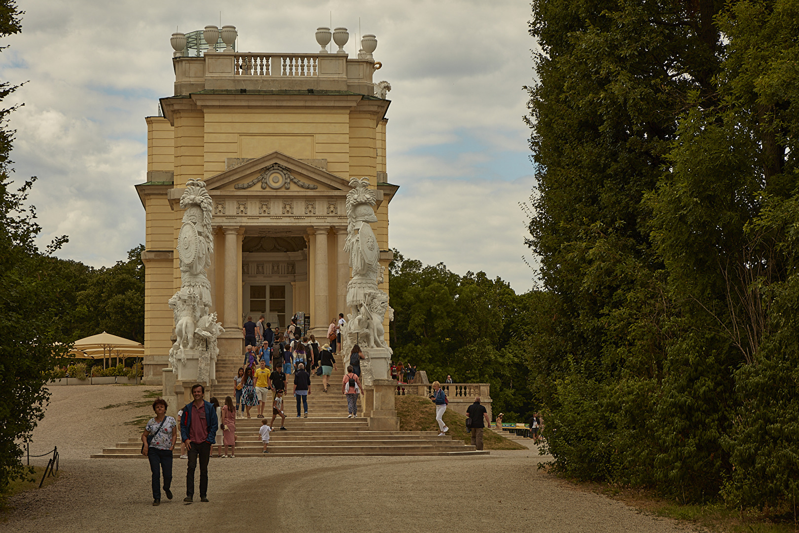 Gloriette Aufgang zum kaffee