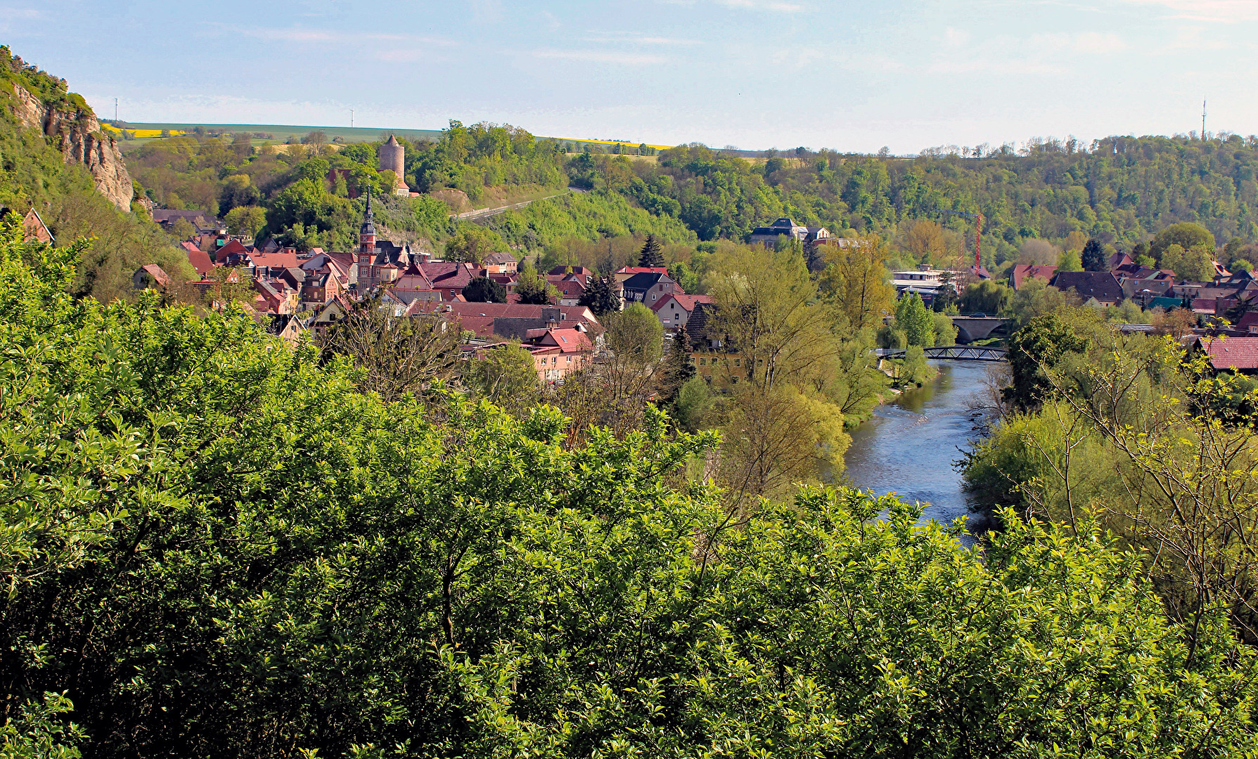 Camburg ist eine idyllische Stadt in einer Flusslandschaft der Saaleschleife