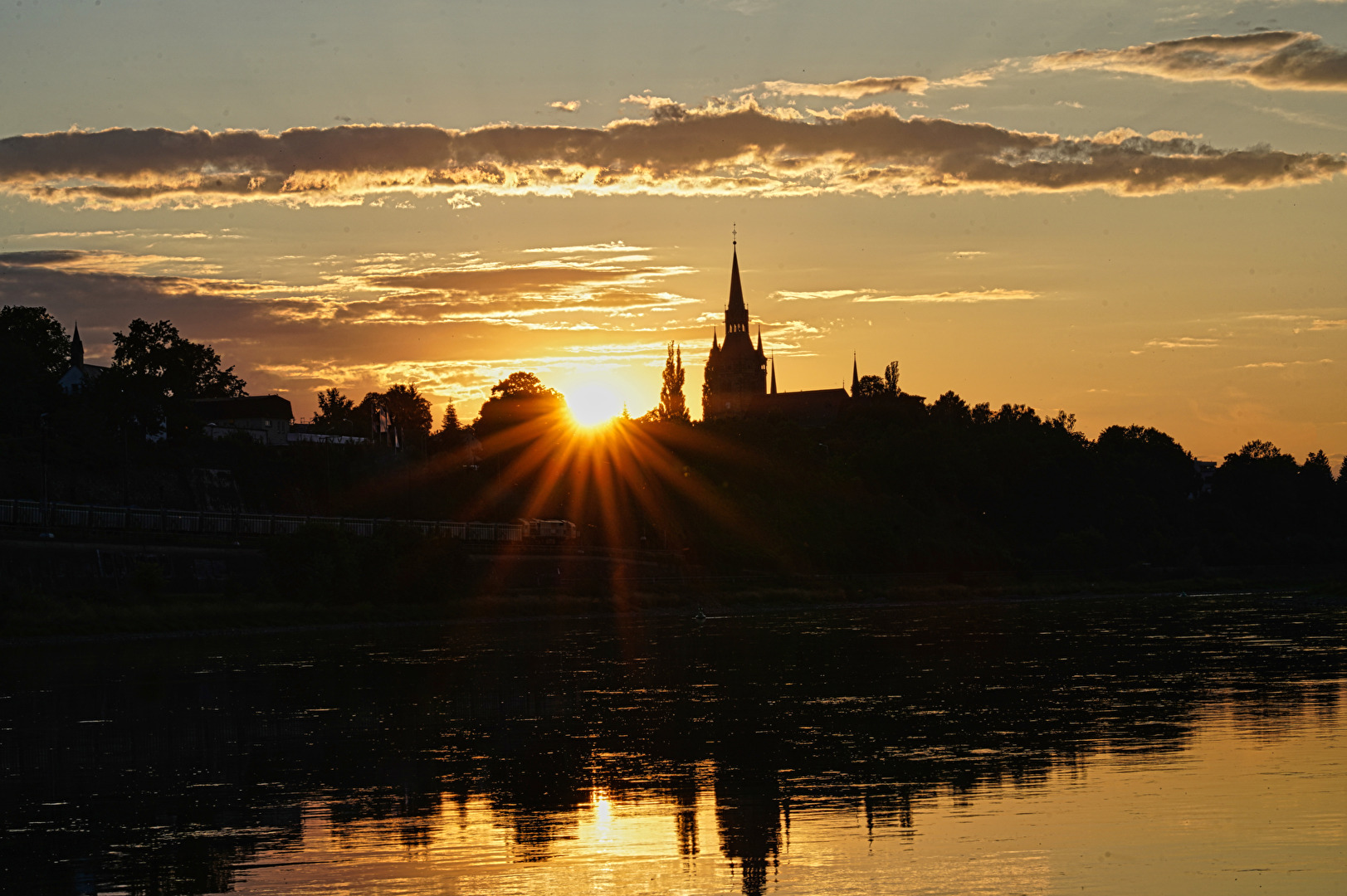 Sonnenuntergang an der Elbe