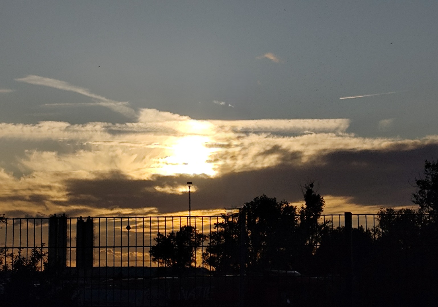 ein sonnenreicher Tag neigt sich dem Ende