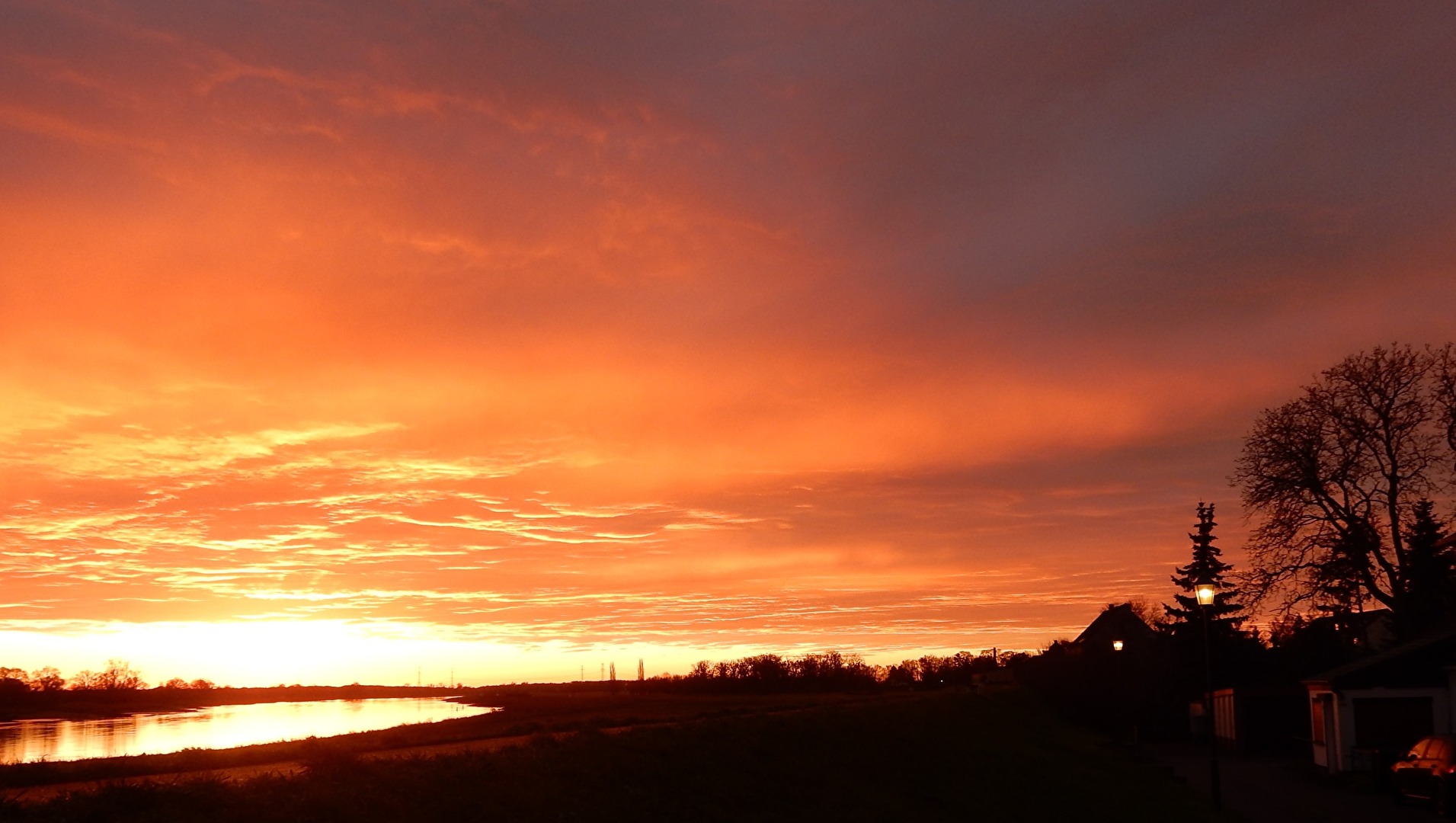 Sonnenaufgang über die Elbe