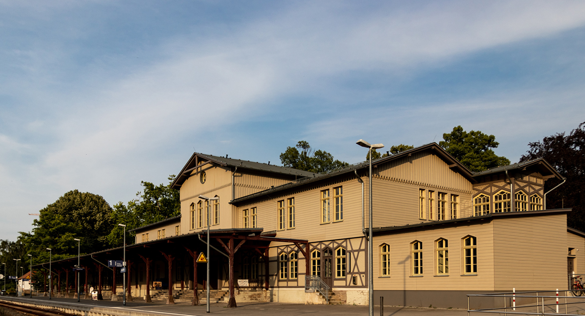 Bahnhofsgebäude