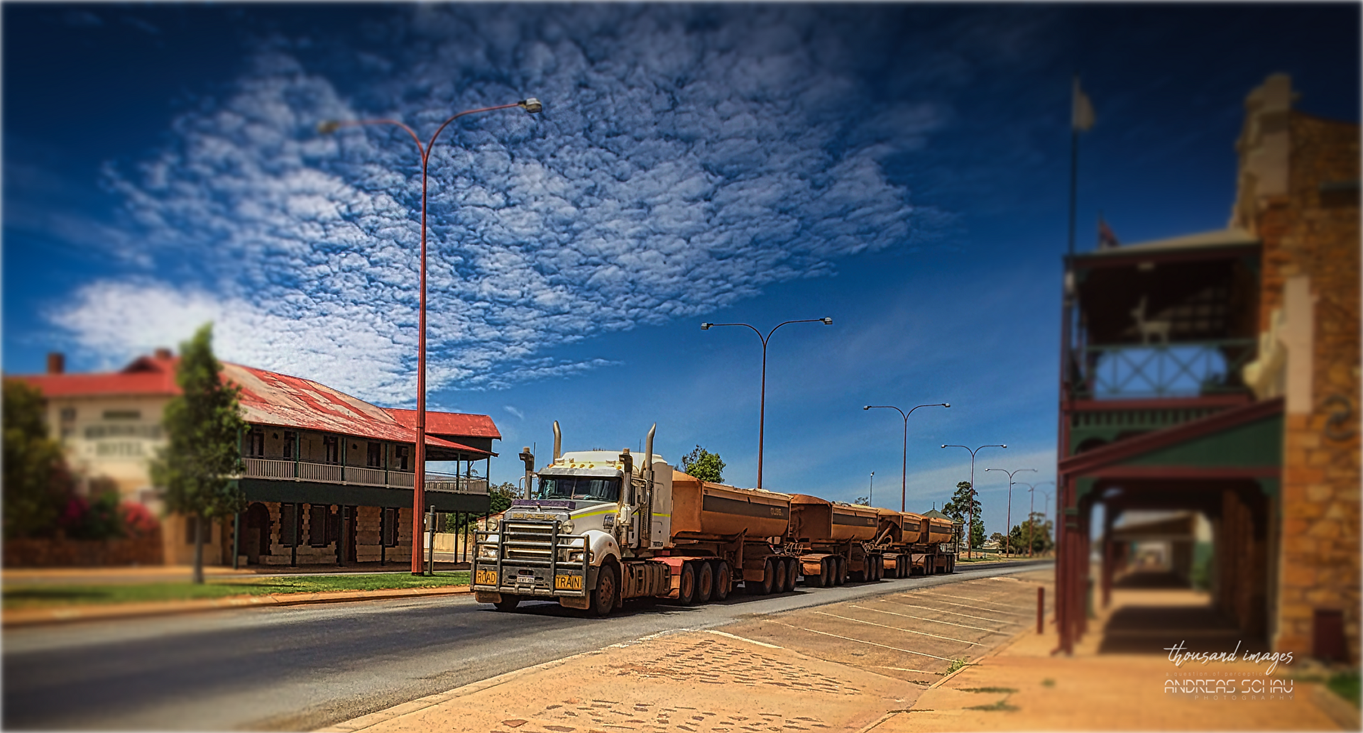 Road Train in Cue, WA, Australien