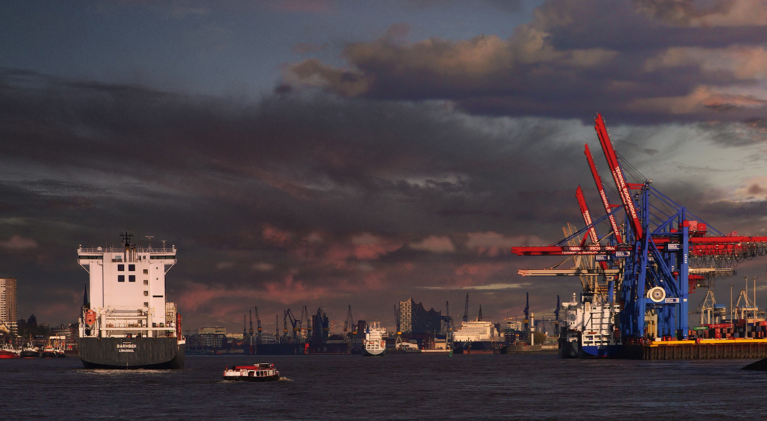 Hafen im Abendlicht