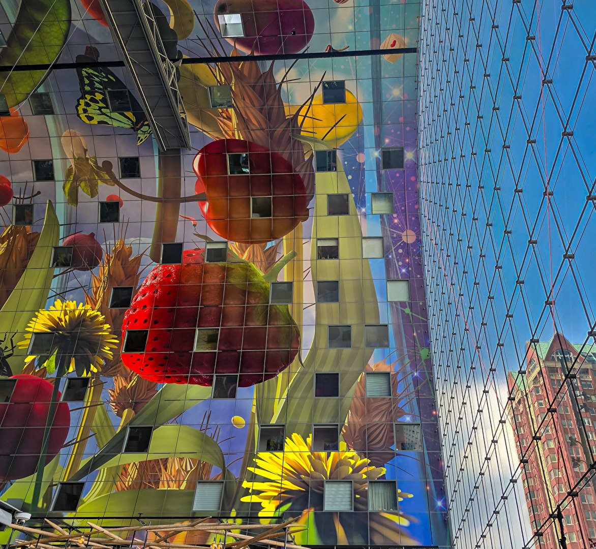 Farbenprächtige Deckengestaltung Markthalle Rotterdam