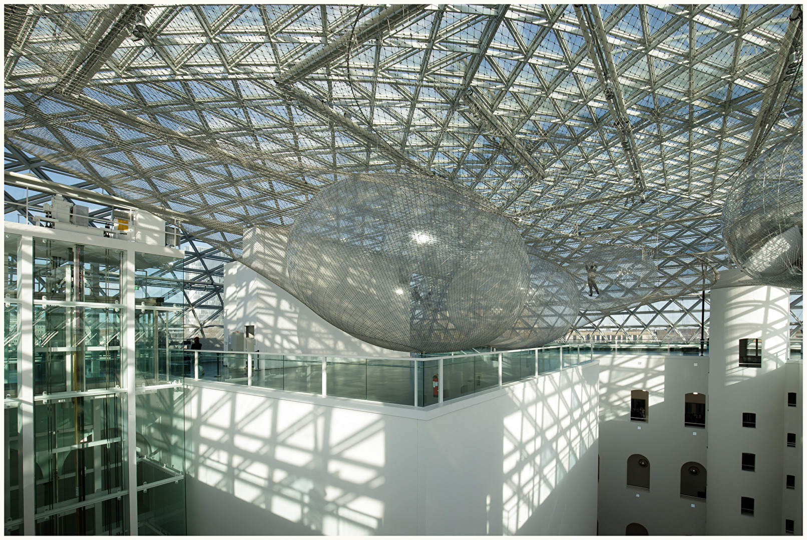 K21 - Installation von Tomas Saraceno