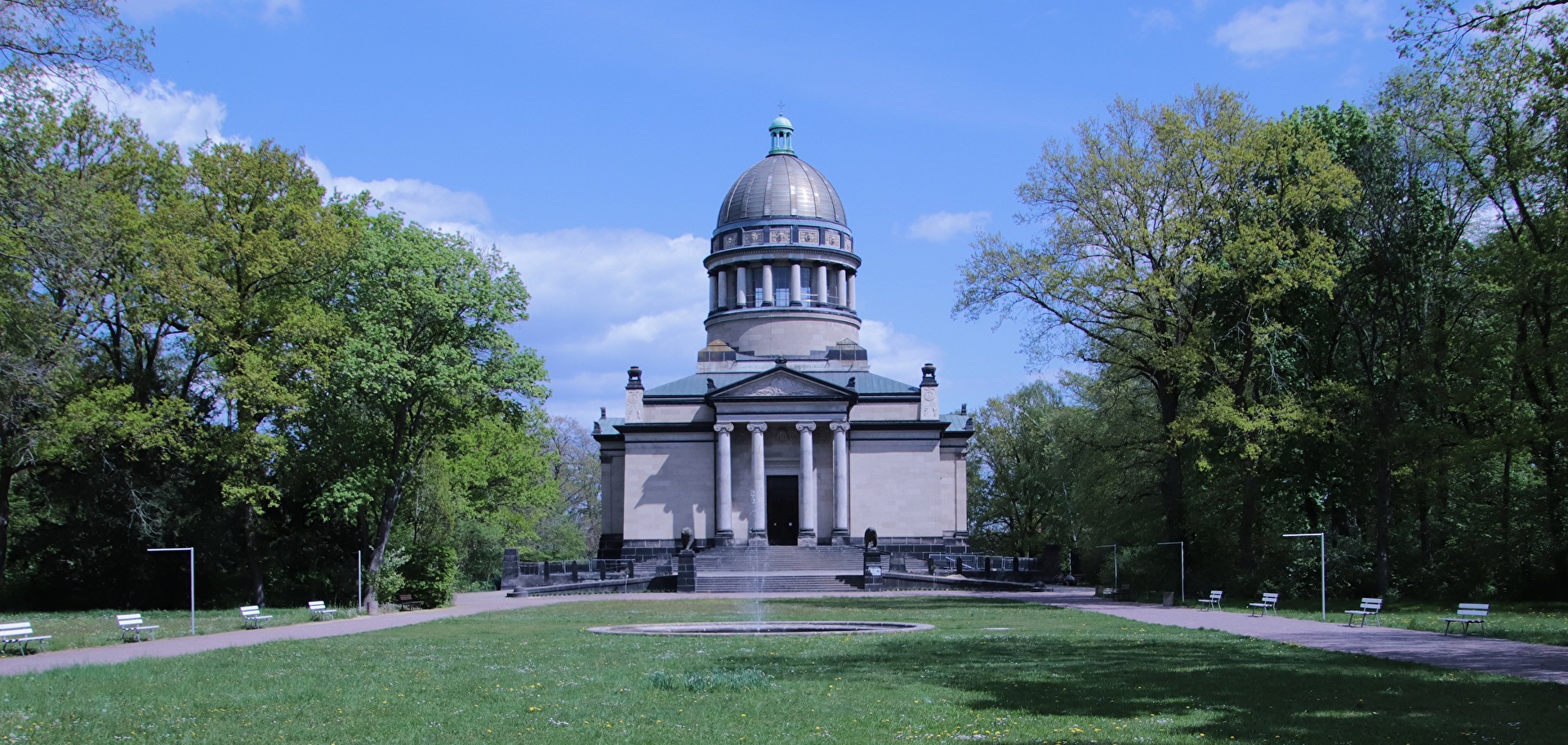 Mausoleum im Tierpark Dessau