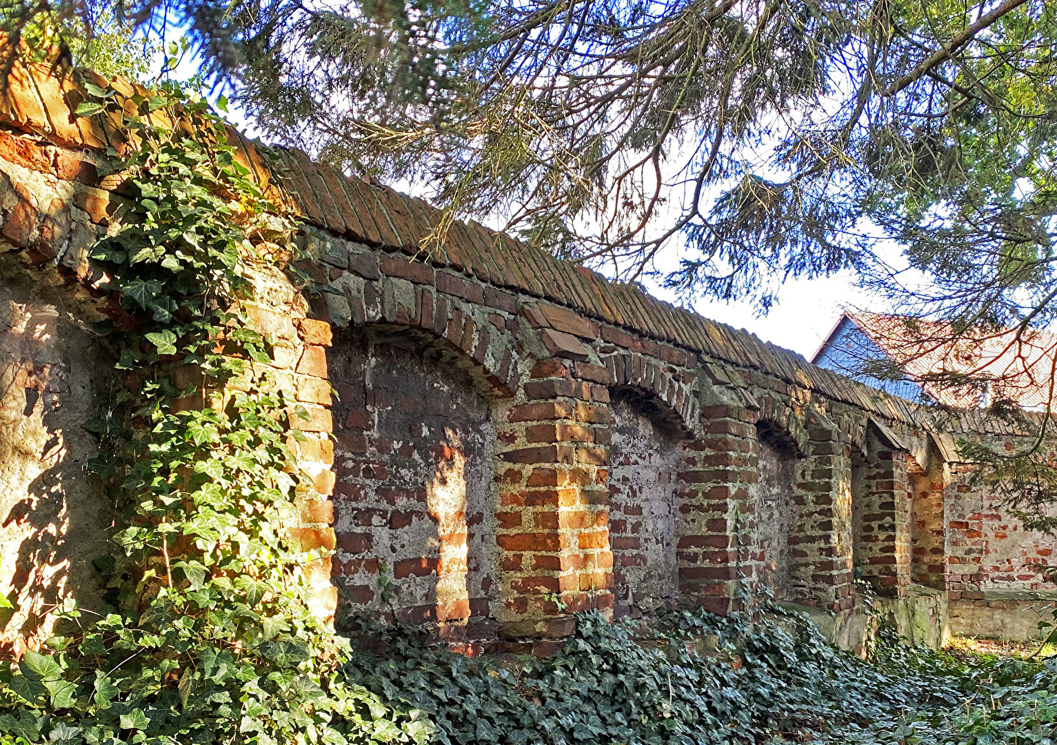 Friedhofsmauer