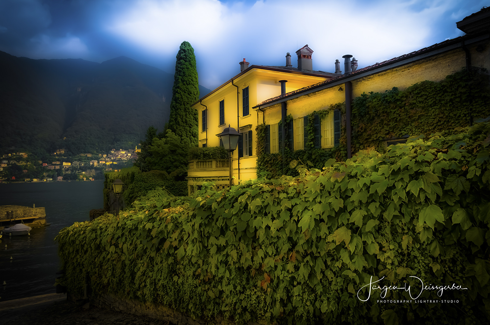 Villa Oleandra im Abendlicht