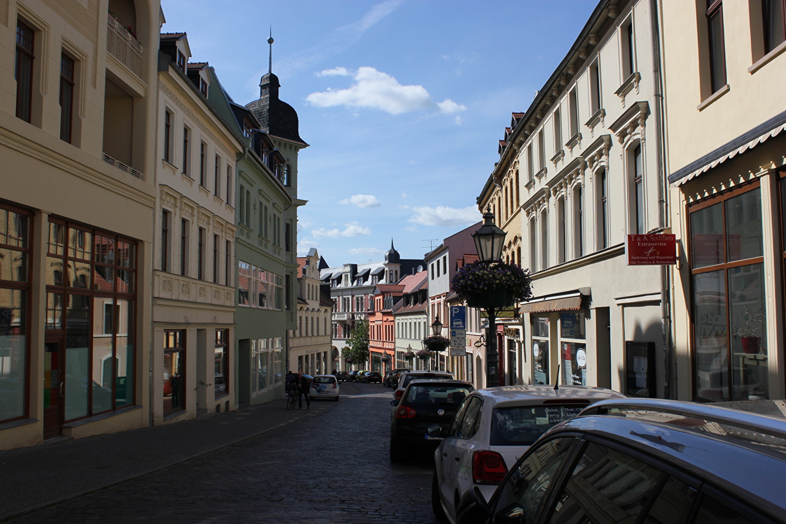 die Straße zur Talstadt