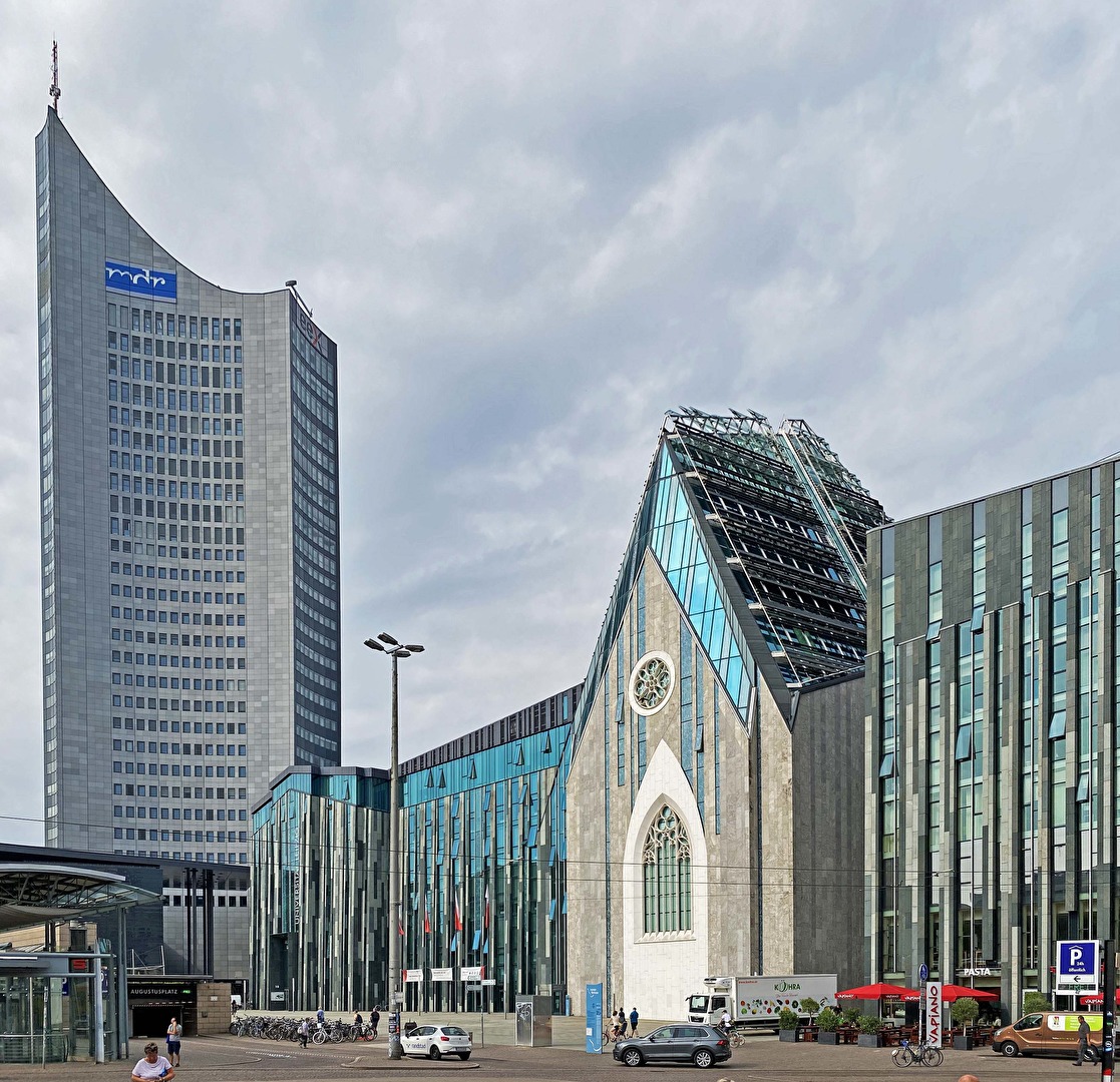 Universität und Paulinerkirche heute und einst