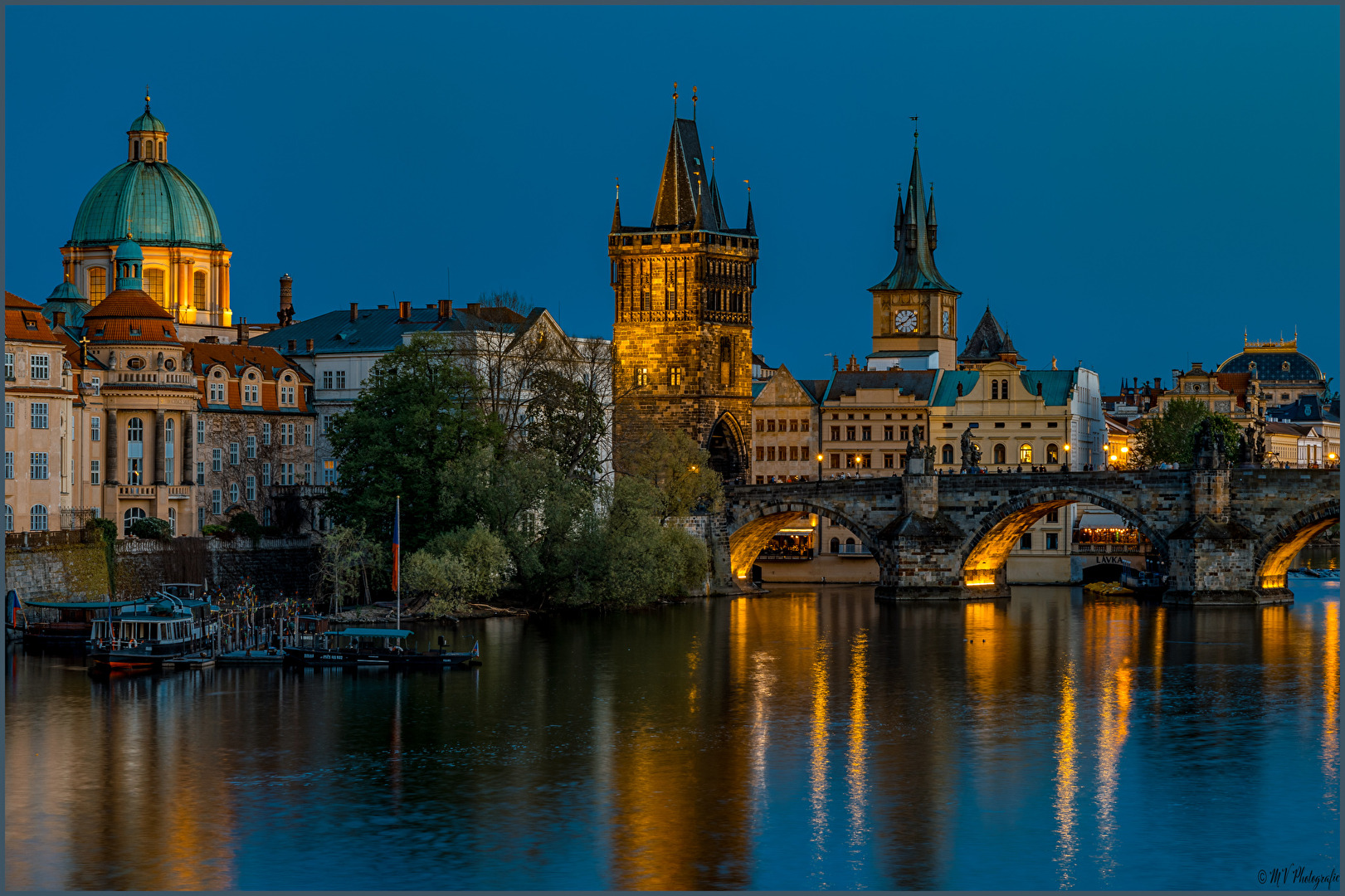 Karlsbrücke in der Blauen Stunde