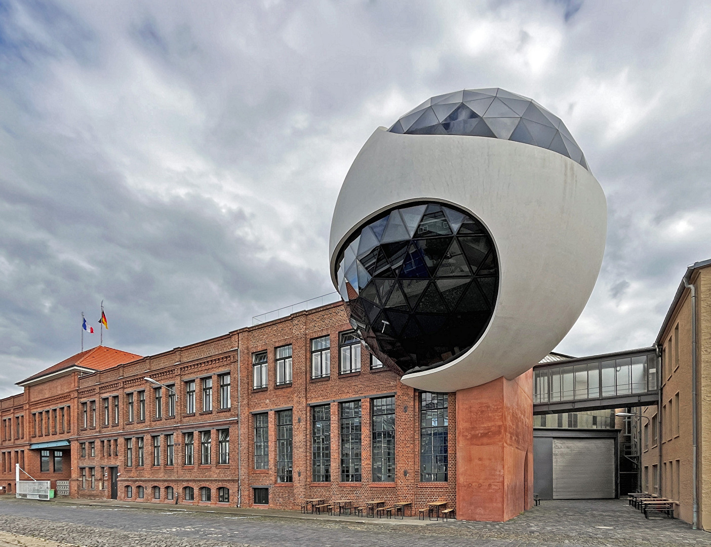 Geometrie / Niemeyer-Sphere