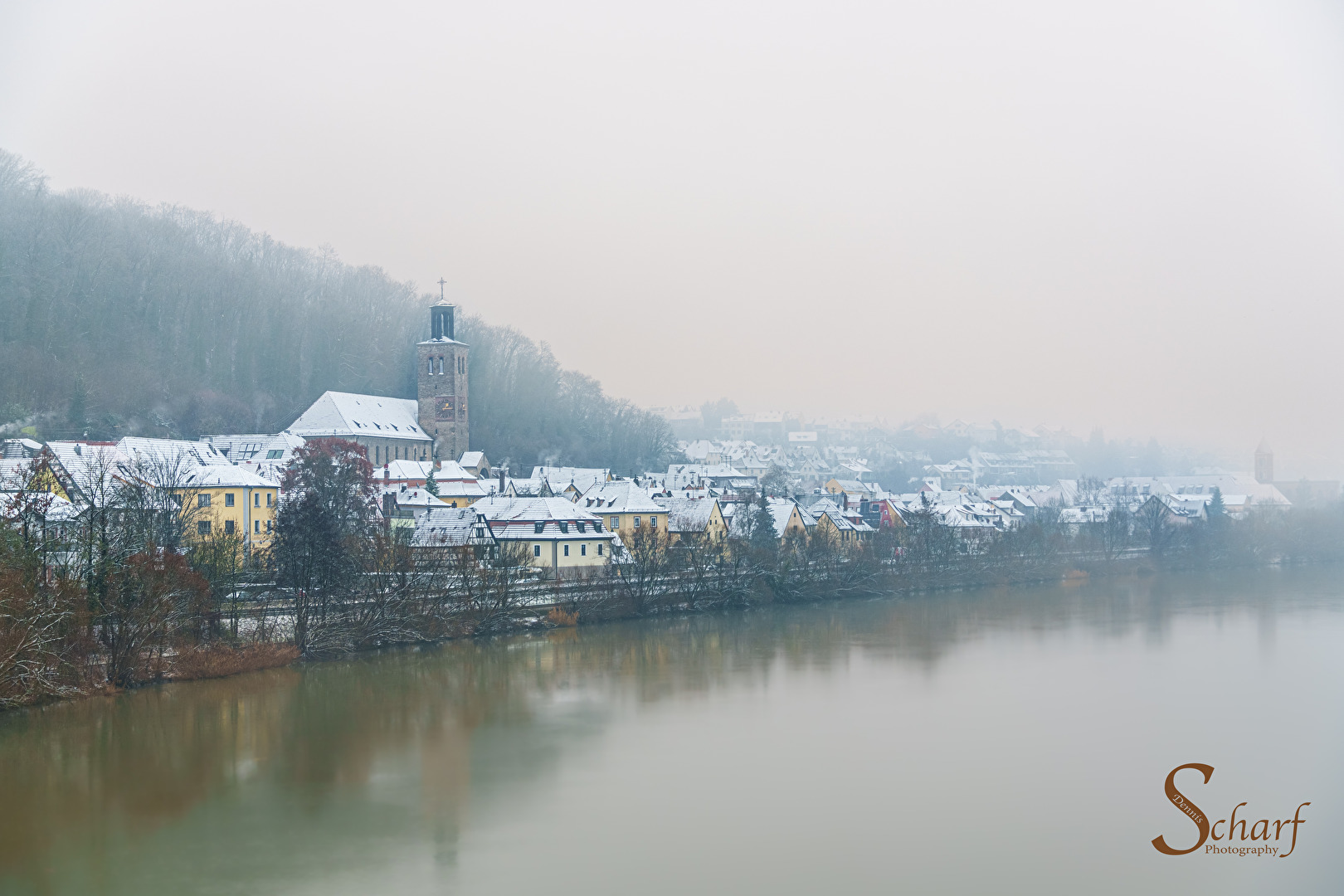 Stadt im Nebel