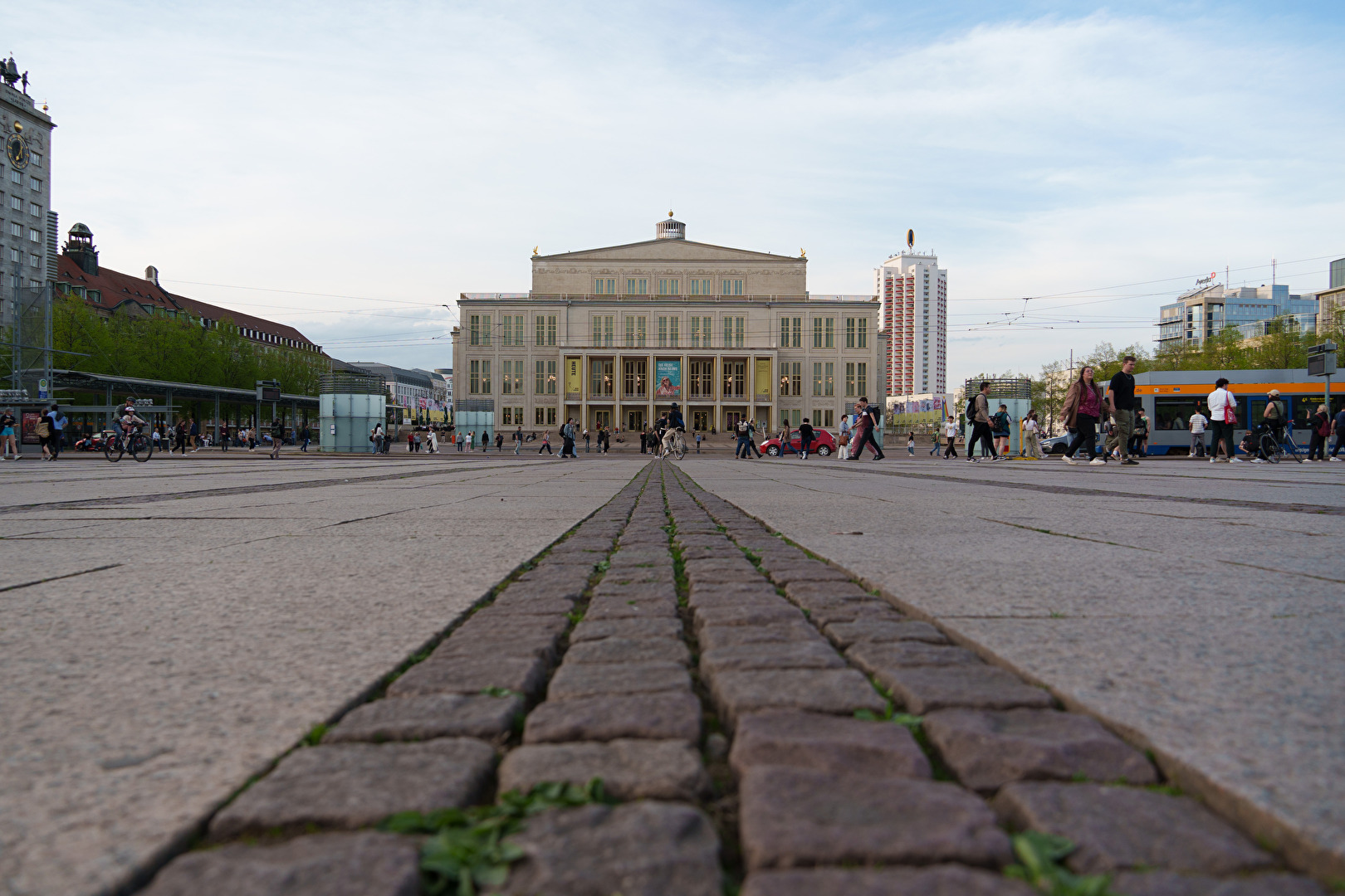 Oper Leipzig über Augustusplatz