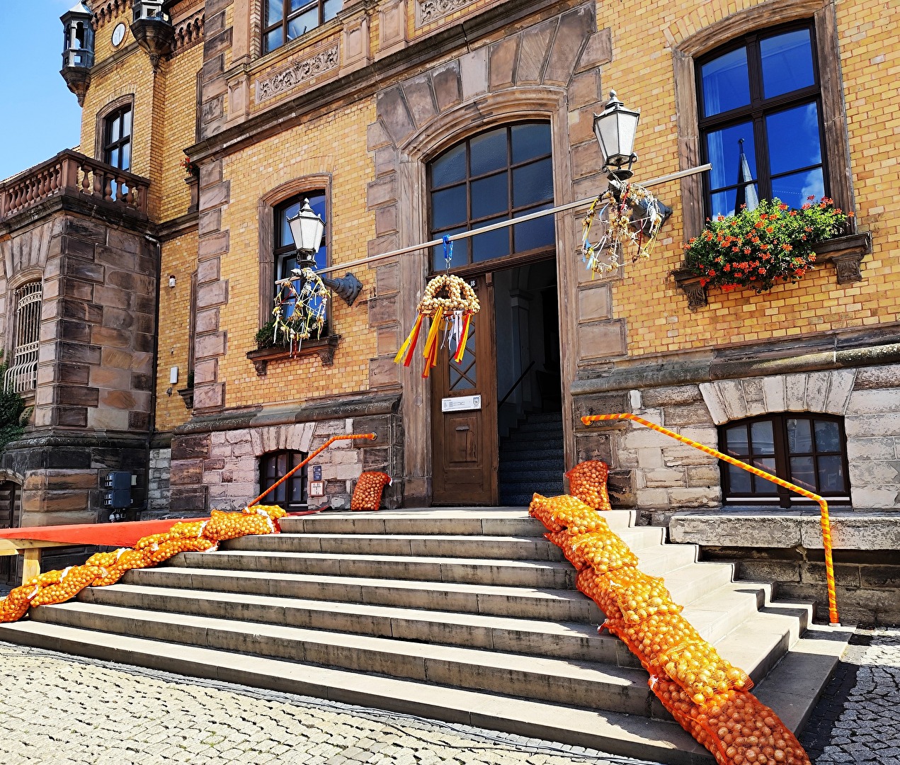 geschmücktes Rathaus