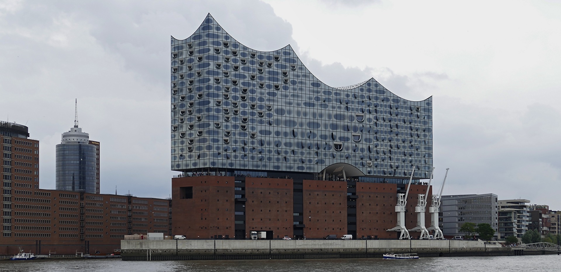 Die Elphi bei schlechtem Wetter