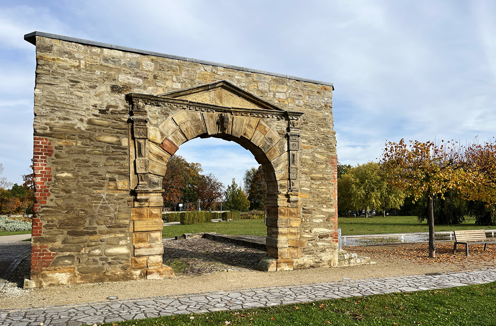 Ohrdruf, Schloss, rekonstruierter Torbogen