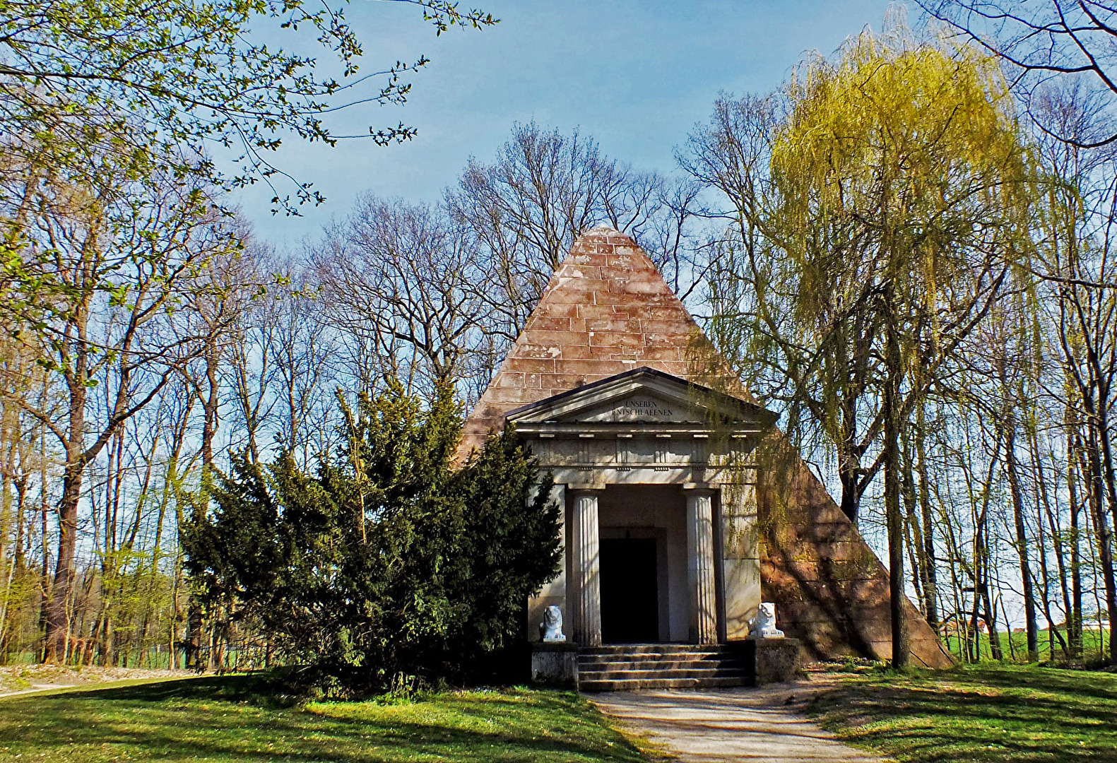 als Grabstätte gedachten Pyramide