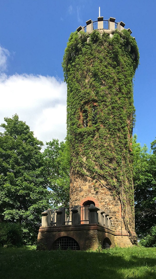 Der Bismarckturm (auch Jutta-Turm genannt) bei Grimma im sächsischen Landkreis Leipzig