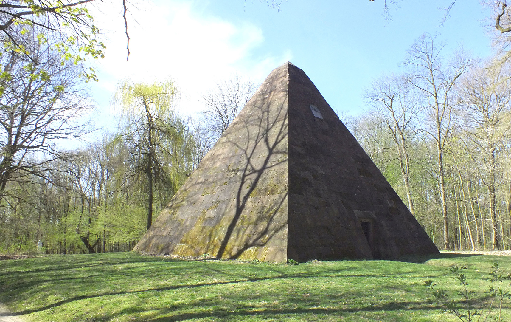 Schlosspark Machern "Die Pyramide"