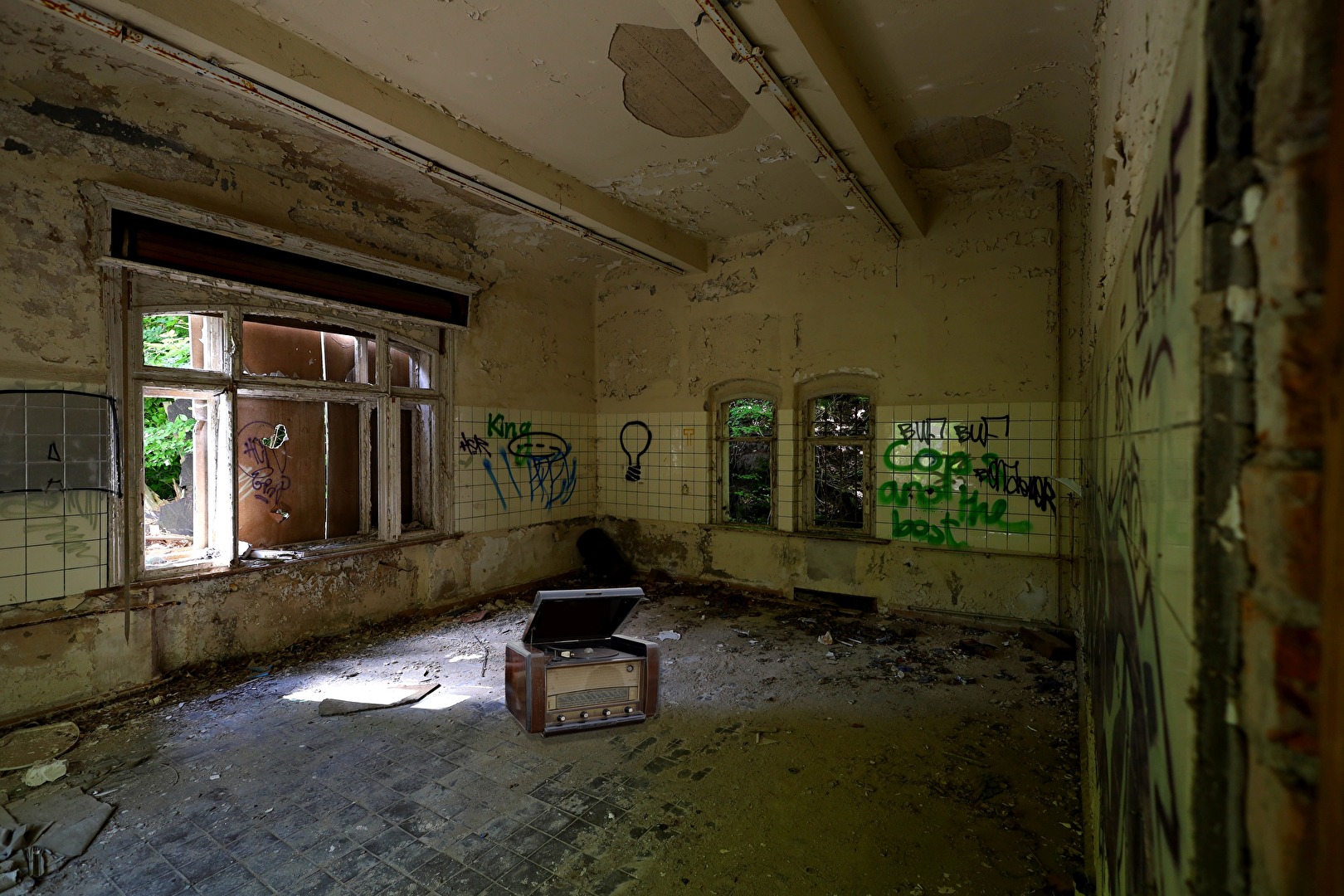 Let the music play ...