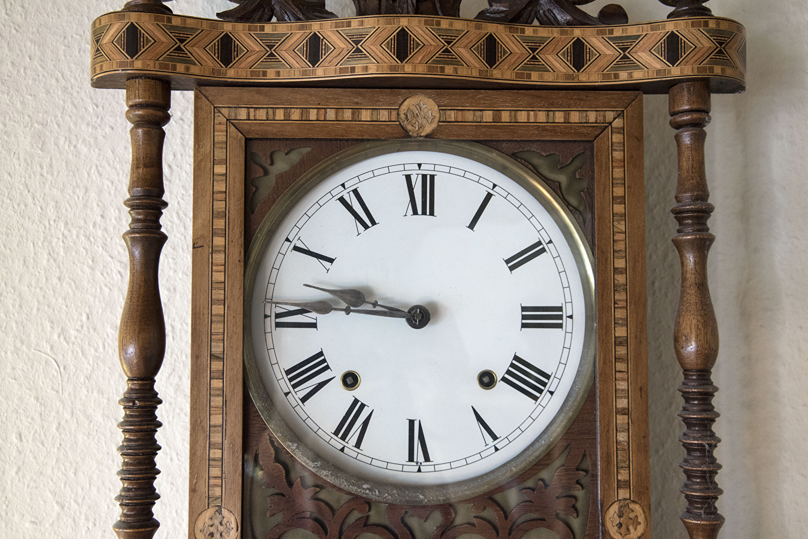 X - Uhr mit römischen Ziffern