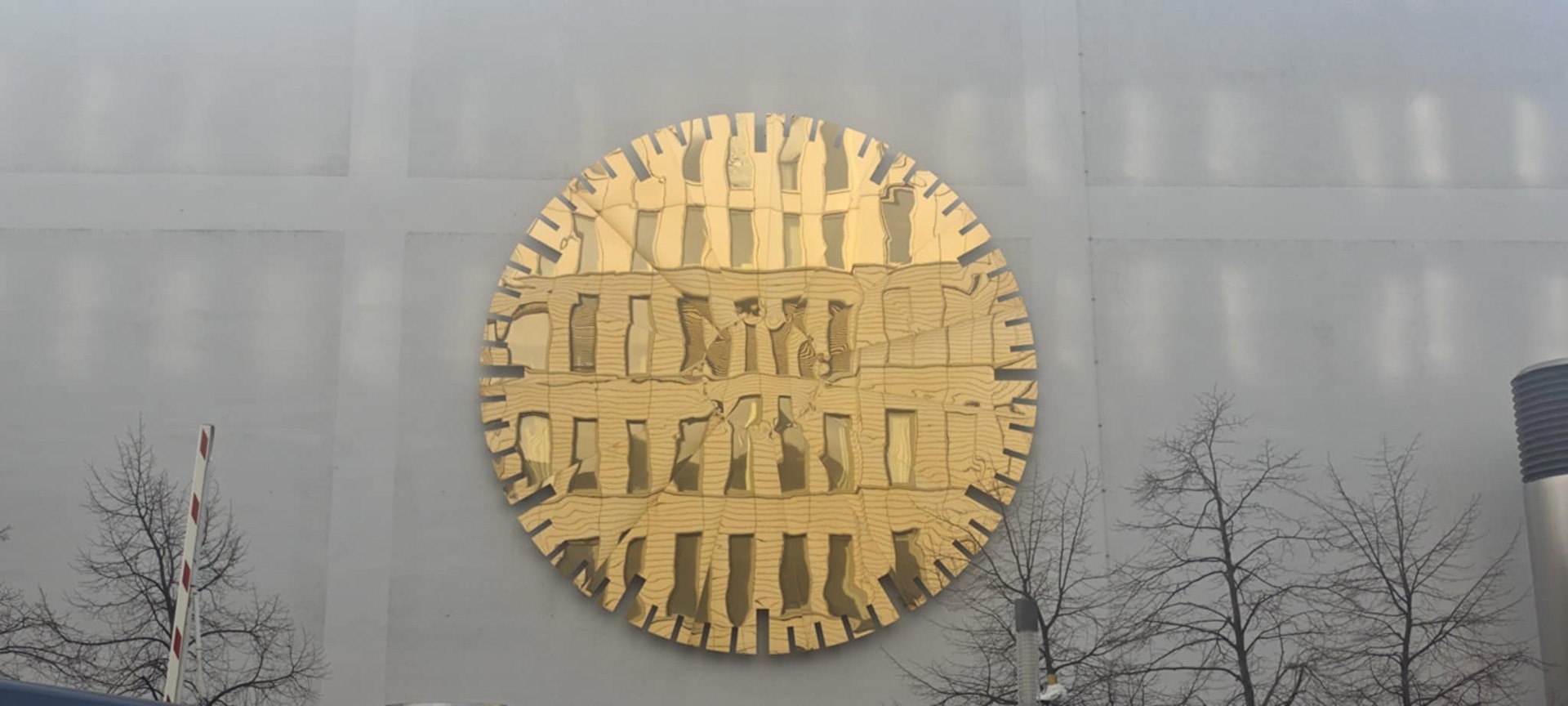 #berlin #golden #scheibe #spiegelung