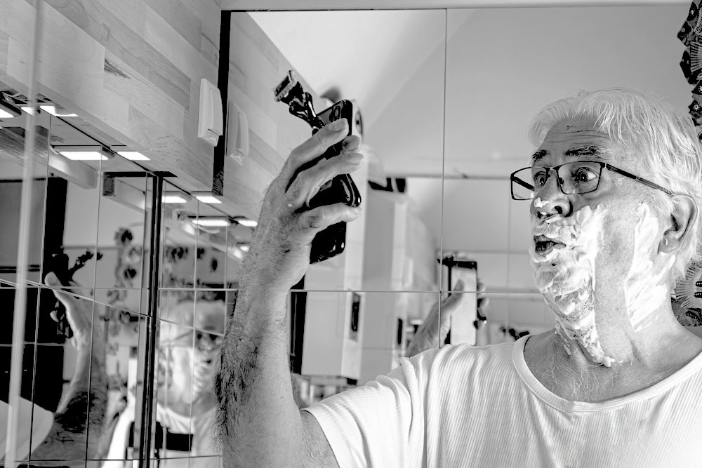 Morgenroutine: Fröhlich im Bad