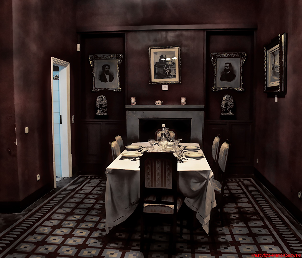 Der Tisch ist gedeckt, bitte Platz nehmen