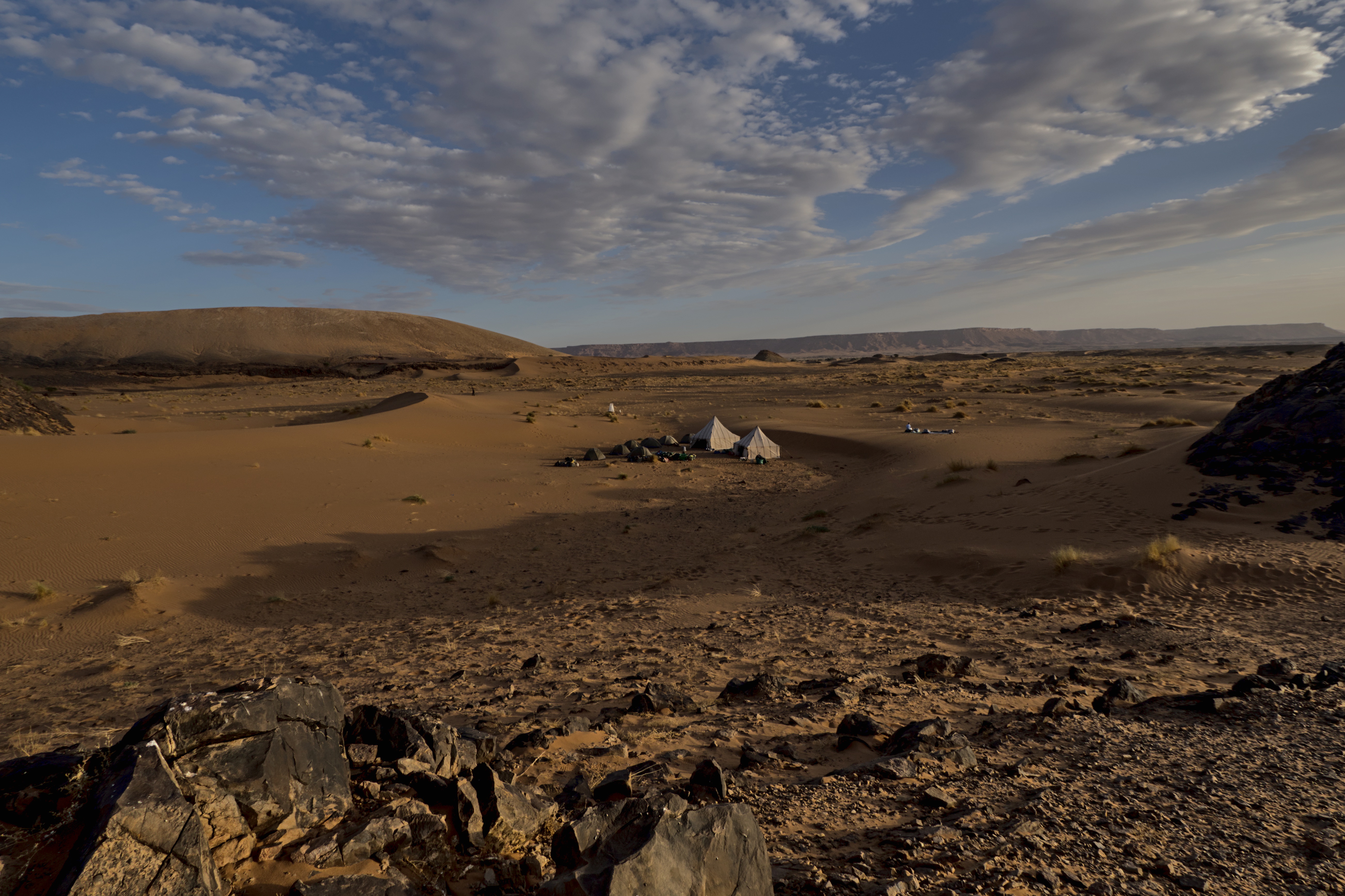 das Camp in der Abenddämmerung