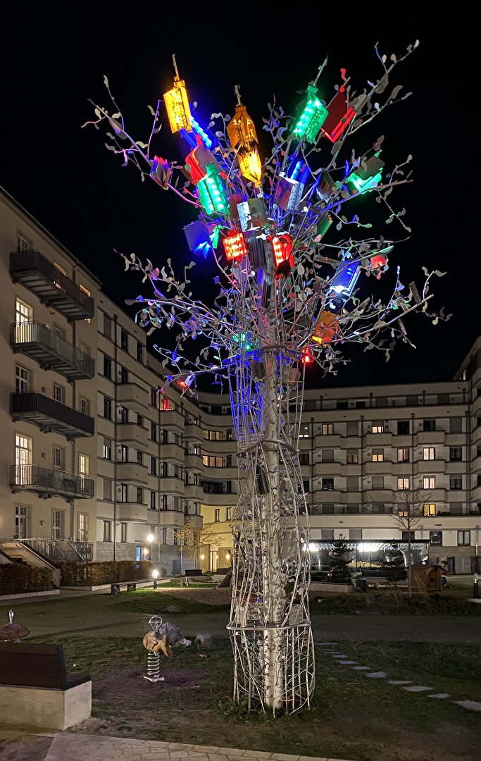 Stadtlichter  -  Skulptur in einem Leipziger Innenhof